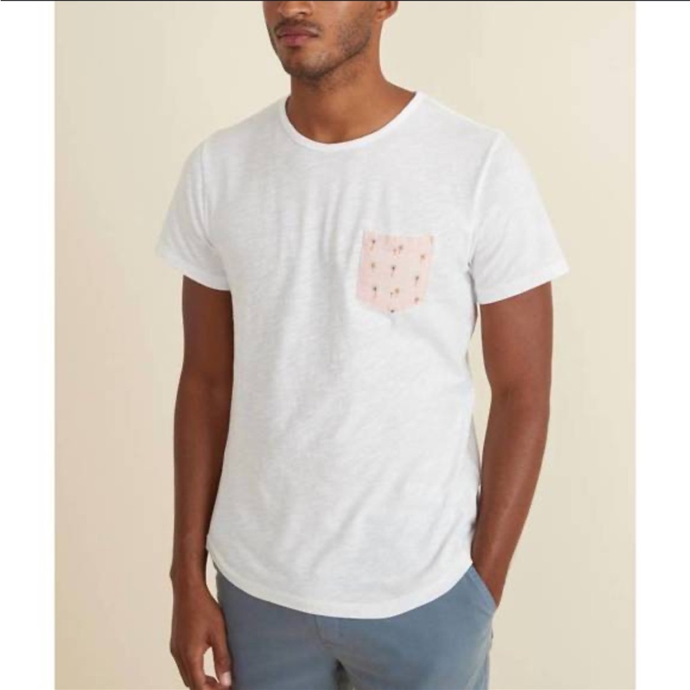 MARINE LAYER saddle hem pocket tee in white contrast.